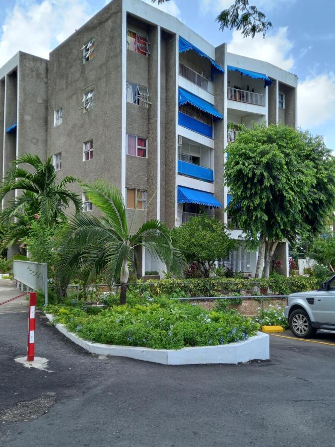 Crystoural Apartment Liguanea Sovereign Apt - 2 Bedrooms, 3 Beds, Host 4 Guest- Kingston! Exterior photo